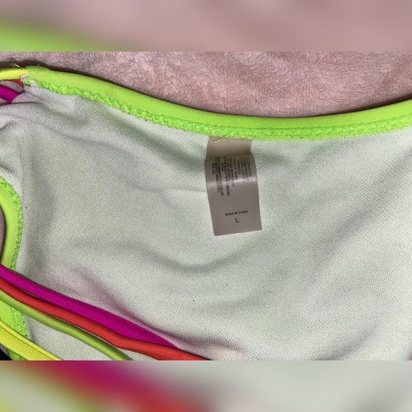 Bikini - Picture 10 of 11